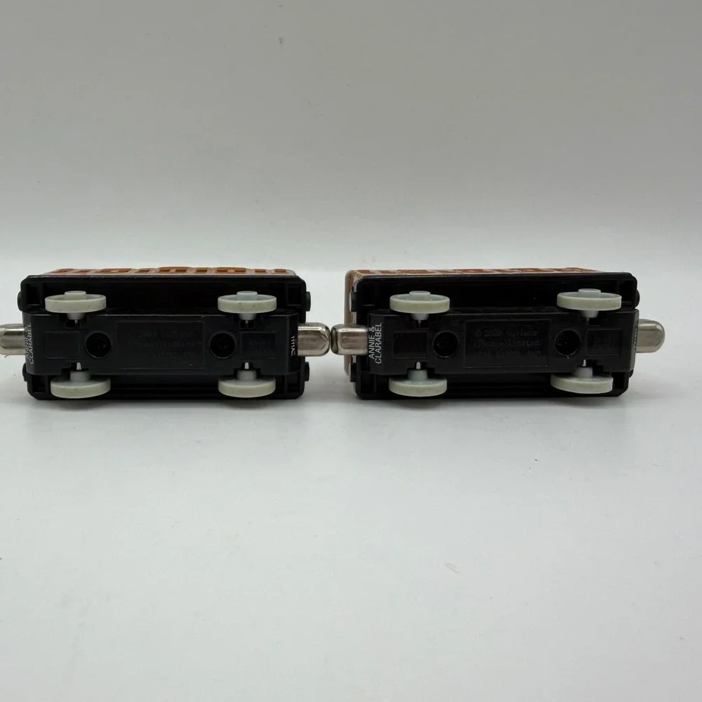 Learning Curve Take Along Thomas Annie and Clarabel Diecast Magnetic Train Cars